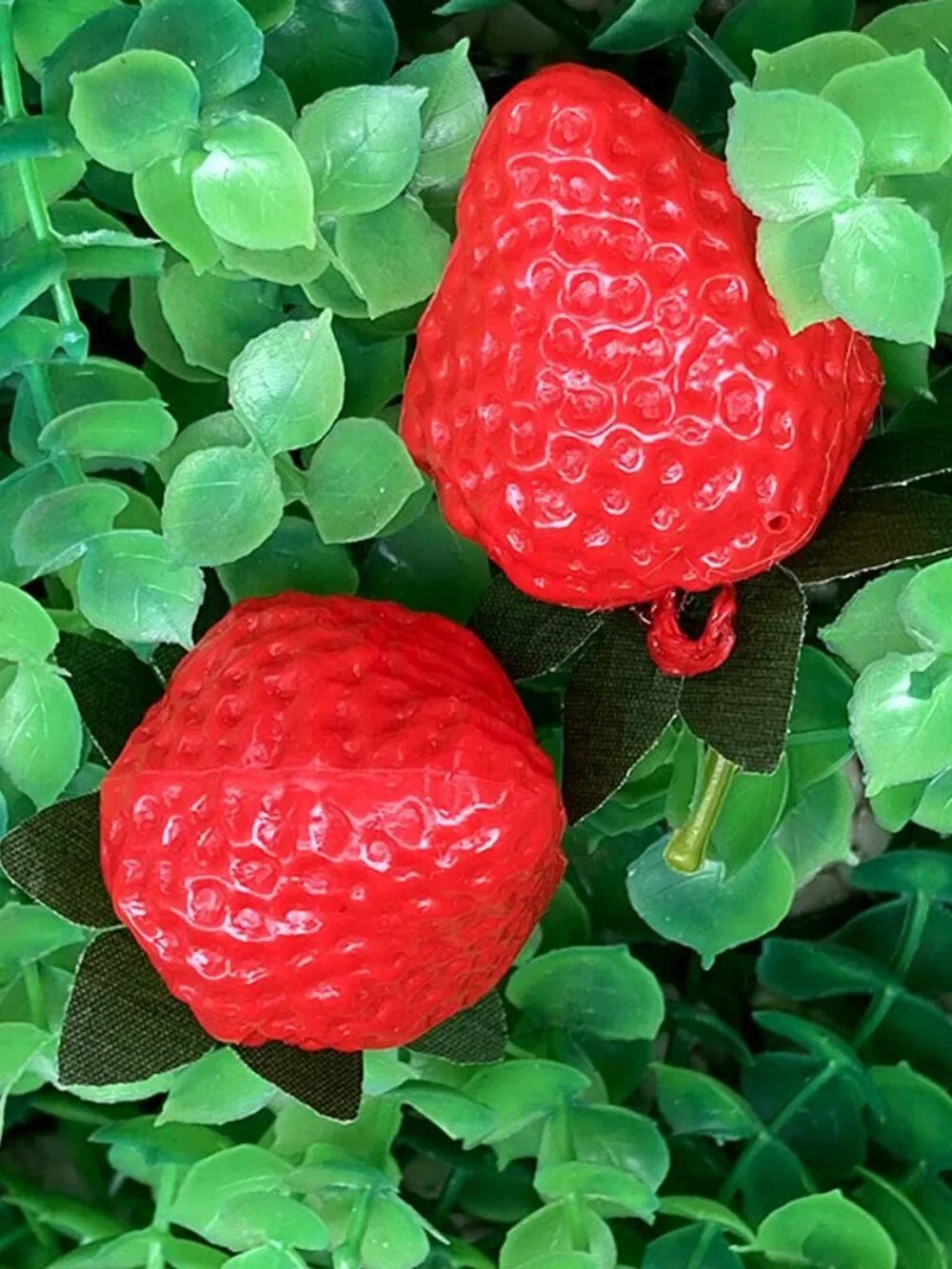 Aliotech 18PCS Plastic Artificial Red Strawberries Fake Lifelike Simulation Real